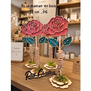 Rose en bois sur support